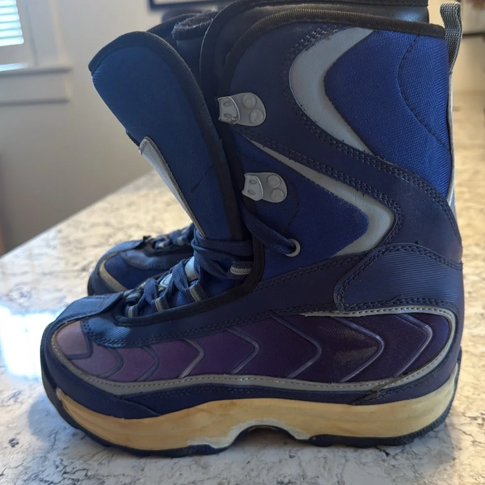 Boys liquid blue snowboard boot